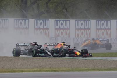 Lewis Hamilton - Max Verstappen - Valtteri Bottas - Verstappen beats Hamilton in dramatic Emilia-Romagna GP - clickorlando.com - Bahrain - county Hamilton