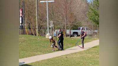 Video shows physical altercation between boy, OPP officer at Gravenhurst skate park - globalnews.ca