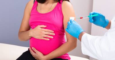 Pregnant women should now be offered Covid vaccine - with Pfizer or Moderna 'preferable' - dailyrecord.co.uk - Britain