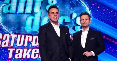 Declan Donnelly - Ant and Dec receive first dose of covid vaccine telling fans 'we're jabbin' - mirror.co.uk