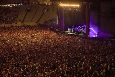 The world isolates. A New Zealand band plays to 50,000 fans - clickorlando.com - New Zealand