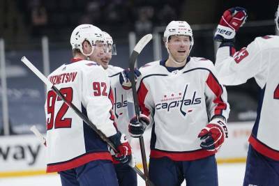 Alex Ovechkin - Nic Dowd - Capitals dominate Islanders 6-3 to stay in 1st in East - clickorlando.com - New York - Washington - city Boston - city Washington - city Nassau