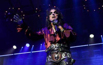 Roberto Durán - Alice Cooper on contracting COVID-19: “It knocked me out for three weeks” - nme.com - county Day