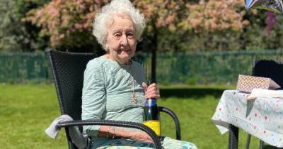 'I’m just very fortunate, darling': 101-year-old celebrates monumental birthday after Covid put a halt on 100th event - manchestereveningnews.co.uk