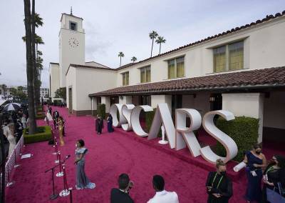 Academy Awards television audience plummets to 9.85 million - clickorlando.com - New York