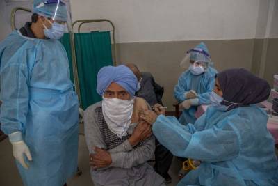India adds another 375K virus cases, tries to vaccinate more - clickorlando.com - city New Delhi - Usa - India