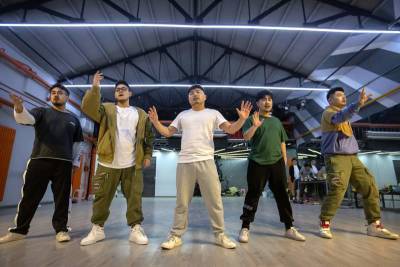 'Plus-size' boy band in China seeks to inspire fans - clickorlando.com - China - city Beijing - South Korea