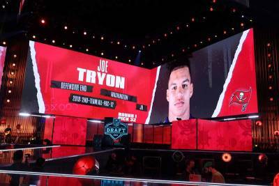 Tom Brady - Buccaneers select LB Joe Tryon with last pick of first round - clickorlando.com - county Bay - Washington - city Washington - city Tampa, county Bay