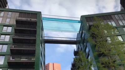 'It will be like flying': London apartment complex connects two towers with rooftop sky pool - fox29.com - city London