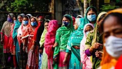Masks, ventilation stop Covid-19 spread better than social distancing: Report - livemint.com - India