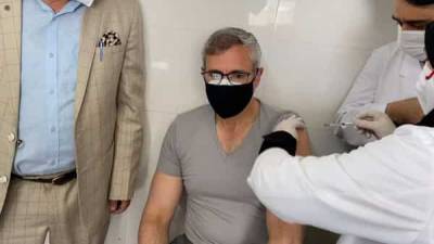 'Smooth and painless': Omar Abdullah gets first dose of Covid-19 vaccine - livemint.com - India