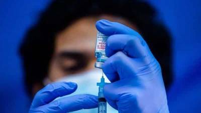 UK begins using Moderna's Covid-19 vaccine as daily shots slow - livemint.com - India - Britain