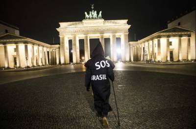 Jair Bolsonaro - ‘Grim reaper’ protests Brazil’s coronavirus stance - clickorlando.com - city Berlin - city Rio De Janeiro - Brazil