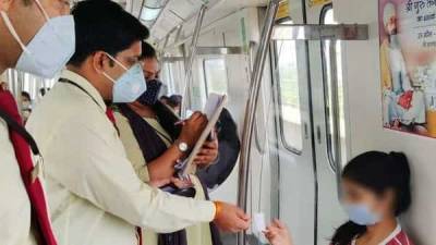 Delhi Metro's flying squad penalises around 700 commuters for violating Covid-19 rules - livemint.com - India - city Delhi