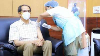 Narendra Modi - Uddhav Thackeray - Maharashtra CM Uddhav Thackeray gets second dose of Covid-19 vaccine - livemint.com - India - state Indiana - city Delhi