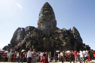 Cambodia's Angkor site shut for 2 weeks to curb coronavirus - clickorlando.com - Cambodia - city Phnom Penh