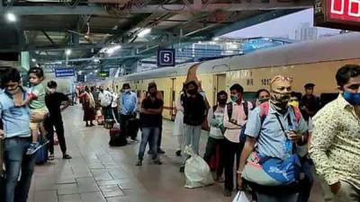 Lockdown fear: Migrants leaving Gujarat amid COVID-19 surge - livemint.com - India - city Ahmedabad - city Surat