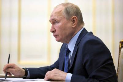 Vladimir Putin - Dmitry Peskov - Kremlin says it fears full-scale fighting in Ukraine's east - clickorlando.com - Russia - city Moscow - Ukraine
