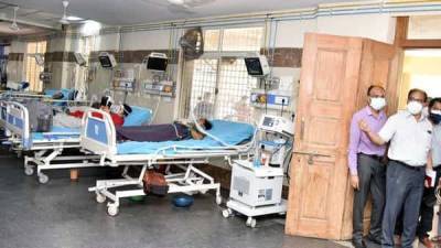 No confirmed bed, no entry: Telangana cops stop Covid-19 patients in ambulances from Andhra - livemint.com - India