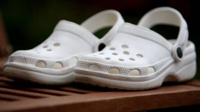 Crocs once again offering thousands of free shoes to healthcare workers - fox29.com - state Colorado