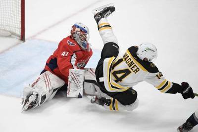 Alex Ovechkin - Michael Raffl - Raffl's late goal pushes Capitals past Bruins, 2-1 - clickorlando.com - Washington - city Boston - city Washington