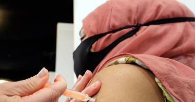 People in their late 30s invited to book coronavirus vaccinations from Thursday - manchestereveningnews.co.uk - Britain