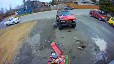 Man working under Jeep gets leg run over after vehicle suddenly starts rolling - fox29.com - city Anchorage, state Alaska - state Alaska