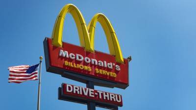 McDonald’s raising US workers’ pay in 650 company-owned stores - fox29.com - Los Angeles - county Mcdonald