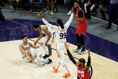Devin Booker - Monty Williams - Booker hits late free throws, Suns top Trail Blazers 118-117 - clickorlando.com - state Utah - city Portland - county Norman - city Powell, county Norman