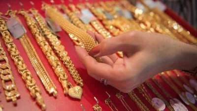 Akshaya Tritiya: Gold sales slammed once again by Covid-19 - livemint.com - India