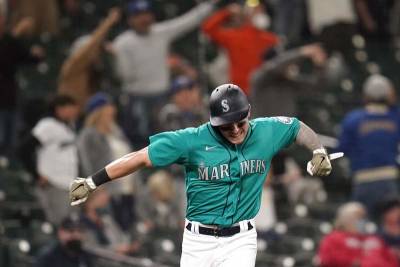 Jarred Kelenic - Kelenic announces arrival as Mariners top Indians 7-3 - clickorlando.com - India - city Seattle - county Cleveland - county Lewis