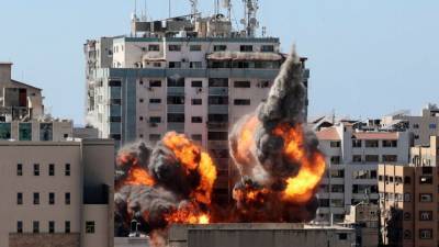 Israeli airstrike destroys Gaza high-rise building with media offices - fox29.com - Israel - city Gaza