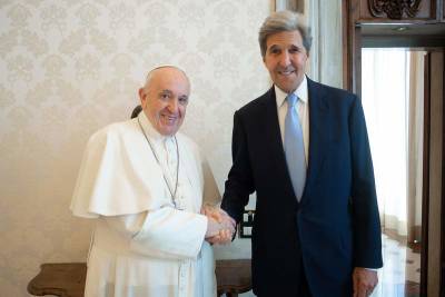 Joe Biden - John Kerry - US climate envoy Kerry meets with pope on climate crisis - clickorlando.com - China - city European - Vatican