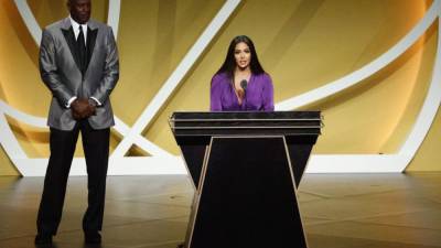 Kobe Bryant honored by wife Vanessa, Michael Jordan in Hall of Fame enshrinement ceremony - fox29.com - county Hall - Jordan