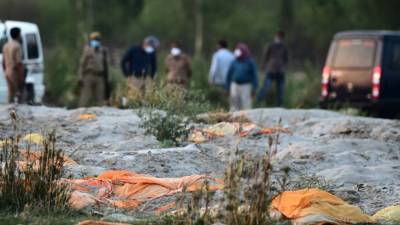 Hundreds of bodies found buried along Indian riverbanks believed to be COVID-19 victims - fox29.com - India