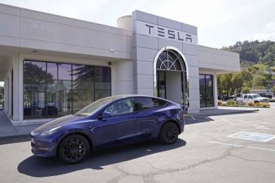 California places Tesla's 'Full Self-Driving' under review - clickorlando.com - Los Angeles - state California