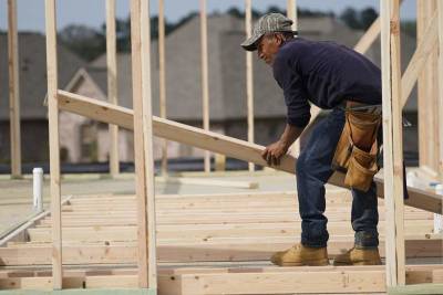 US home construction falls a surprise 9.5% in April - clickorlando.com - Washington