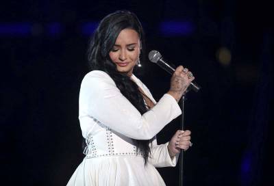 Demi Lovato - 'I am proud.' Demi Lovato comes out as nonbinary - clickorlando.com