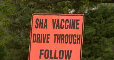 COVID-19: Drive-thru vaccine clinics in Saskatoon, Regina see long lines, have to turn some away - globalnews.ca