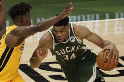 Duncan Robinson - Khris Middleton lifts Bucks past Heat in OT in Game 1 - clickorlando.com - county Miami - county Bucks - city Milwaukee - Milwaukee, county Bucks