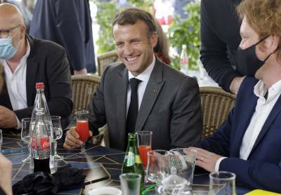 Donald Trump - Emmanuel Macron - With tall Trump tale, Macron plays to France's young voters - clickorlando.com - France