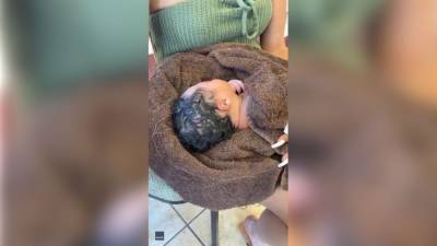 14-year-old girl hands newborn baby to strangers at NJ restaurant - fox29.com - Jersey