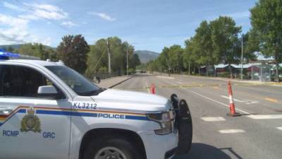 Single-vehicle crash claims lives of 3 Kelowna high school seniors - globalnews.ca