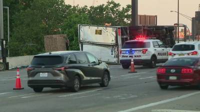 Overturned tractor-trailer near Ben Franklin Bridge slows traffic into Philadelphia - fox29.com