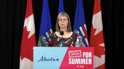 Deena Hinshaw - Alberta identifies 513 new cases of COVID-19 from 9K tests on Thursday - globalnews.ca