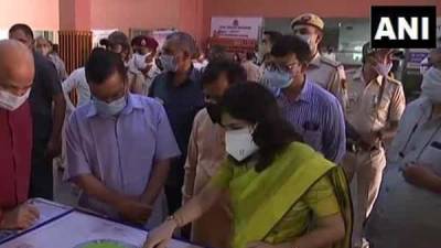 Delhi CM inaugurates drive-in COVID vaccination centre in Chhatrasal Stadium - livemint.com - India - city Delhi