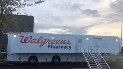 Walgreens rolling out mobile vaccination clinics in Chicago, 9 other US locations - fox29.com - Usa - city Chicago