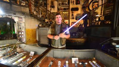 Disney teases real-life retractable lightsaber on May 4 - fox29.com