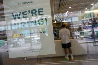 US unemployment claims fall to a pandemic low of 498,000 - clickorlando.com - Washington