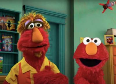 Elmo & His Dad Are Feeling ‘Hopeful & Excited’ After COVID-19 Shot In ‘Sesame Street’ PSA - etcanada.com